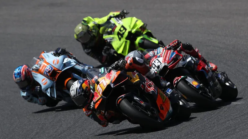 图片[1]-[MotoGP] 穆杰罗上演经典对决，阿科斯塔直言MotoGP“需要”更多马奎兹式缠斗-ModFans