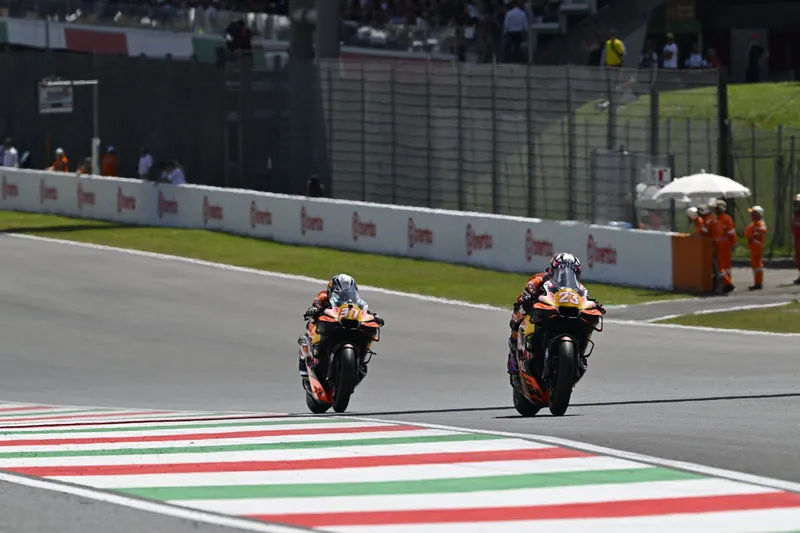 图片[4]-[MotoGP] 穆杰罗上演经典对决，阿科斯塔直言MotoGP“需要”更多马奎兹式缠斗-ModFans