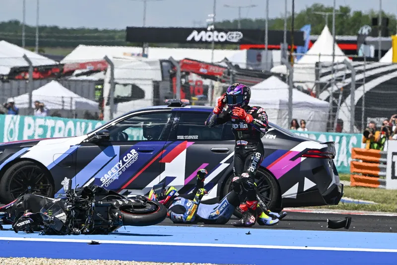 图片[3]-[MotoGP] 阿普利亚CEO怒批马丁：匈牙利MotoGP一号弯撞车“愚蠢至极”-ModFans