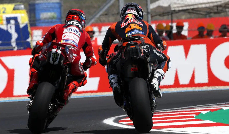 图片[2]-[MotoGP] 阿科斯塔激战马奎兹，创下MotoGP最尴尬领奖台纪录-ModFans