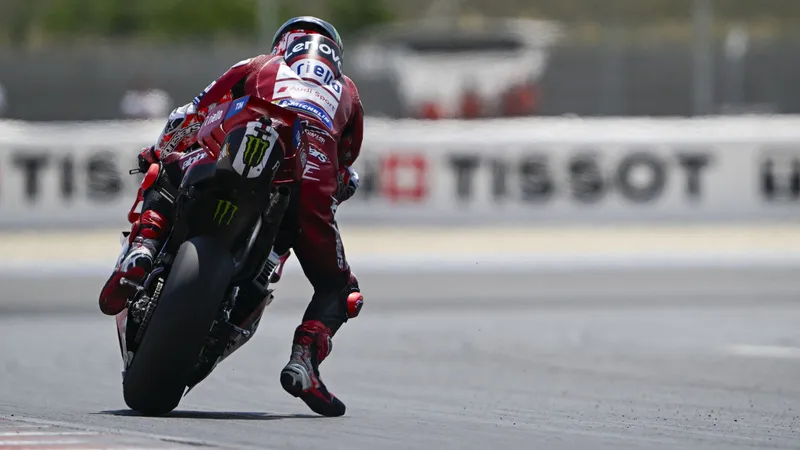图片[2]-[MotoGP] 幸运打滑助巴格尼亚躲过巴拉顿MotoGP连环撞车-ModFans