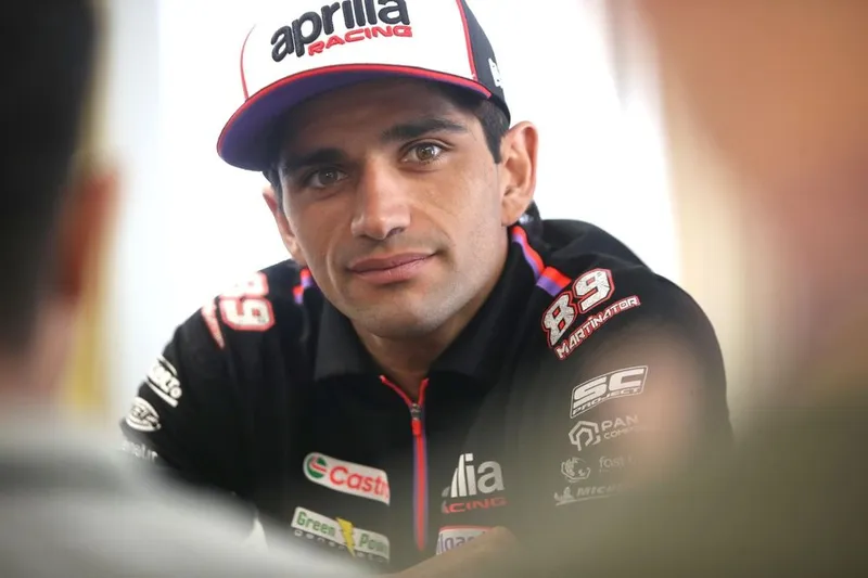 图片[5]-[MotoGP] Aprilia双雄截然不同：技术总监揭秘贝泽基与马丁的幕后差异-ModFans