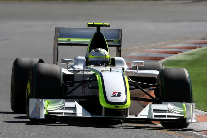 图片[2]-[F1] F1商业版图重塑：梅赛德斯如何从“贴纸时代”迈向十亿美元俱乐部-ModFans