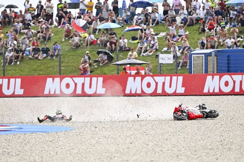 图片[2]-[MotoGP] 琼·米尔谈MotoGP连续摔车：不理解原因，难以避免重演-ModFans