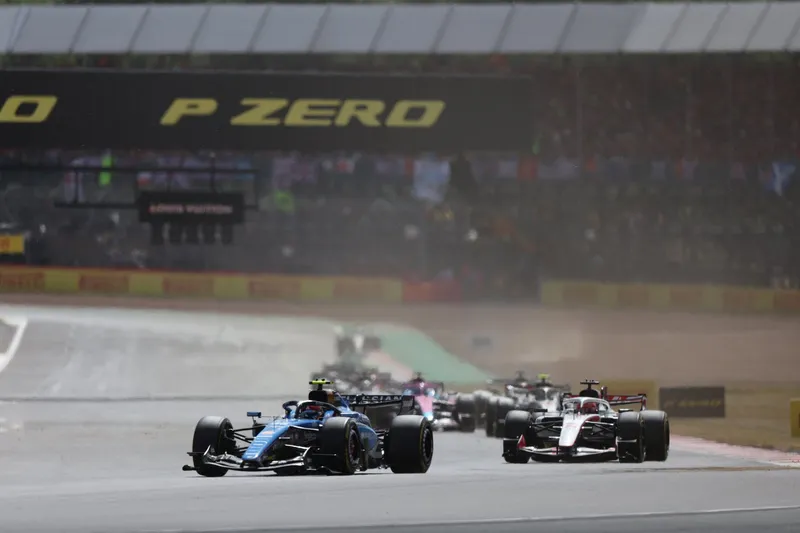 图片[3]-[F1] 卡洛斯·塞恩斯因罕见“罚时一圈”受罚，F1英国大奖赛解析-ModFans