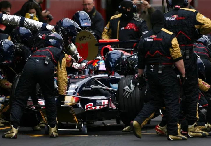 图片[1]-[F1] FIA 考虑 F1 恢复加油，并改革客户引擎供应模式-ModFans