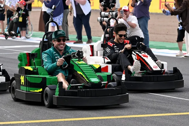 图片[1]-[F1] 乐高与F1深化合作：从赛道玩具到多代际战略布局-ModFans