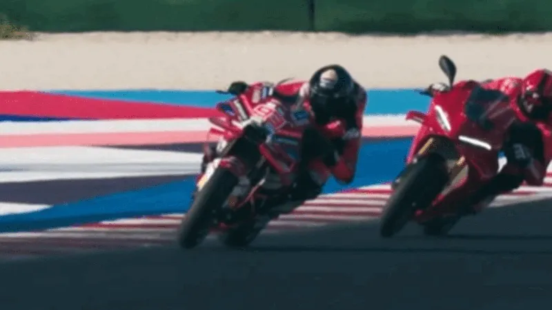 图片[1]-[MotoGP] 美国女车手凯拉·雅科夫骑上马奎兹MotoGP战车-ModFans