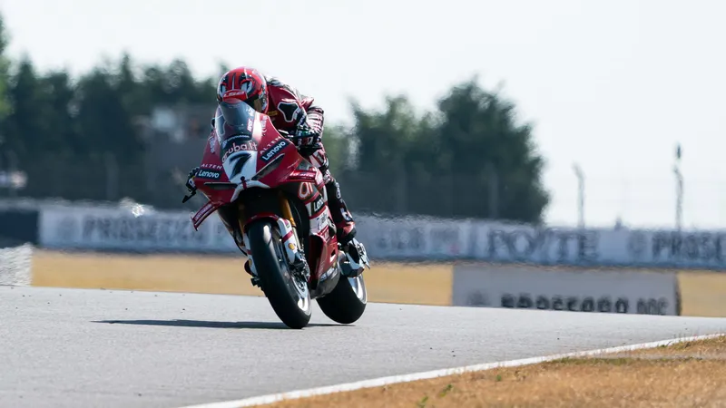 图片[1]-[WSBK] 伊克·莱库纳首胜后迎战超级杆位赛，多宁顿公园WSBK周日战火重燃-ModFans