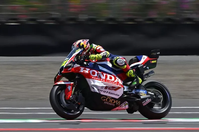 图片[3]-新加坡雨战维斯塔潘夺杆，MotoGP印尼站费尔南德斯首杆-ModFans
