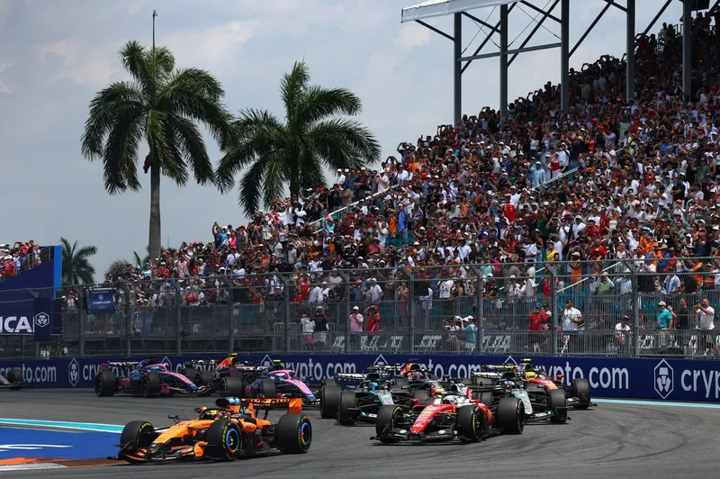 【F1赛事】雷暴威胁下F1迈阿密大奖赛提前三小时开赛，安全窗口最大化