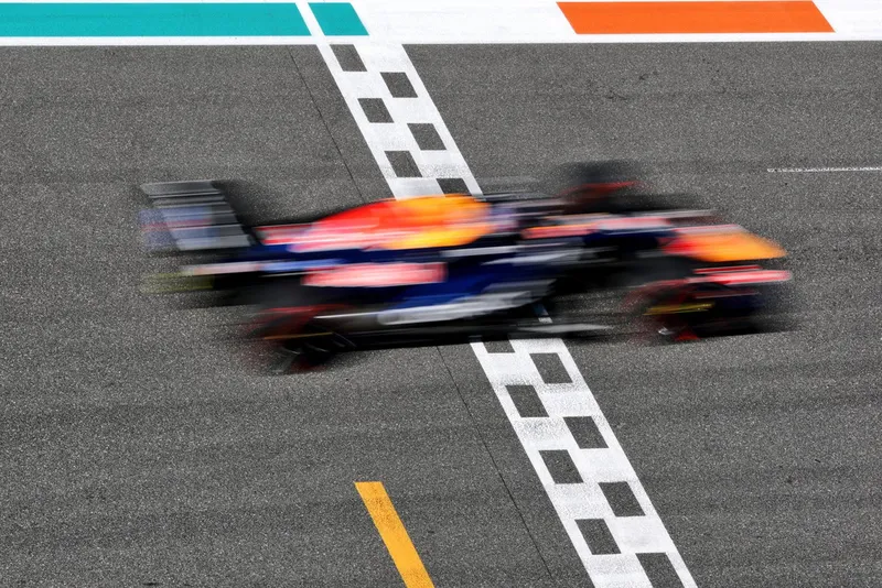 【F1赛事】2026迈阿密大奖赛：安东内利杆位发车，暴雨威胁正赛进程_ModFans