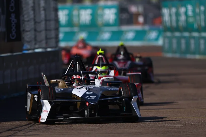 【F1赛事】柏林E-Prix极端节能战落幕：埃文斯夺冠，罗兰德争议中领跑积分榜_ModFans