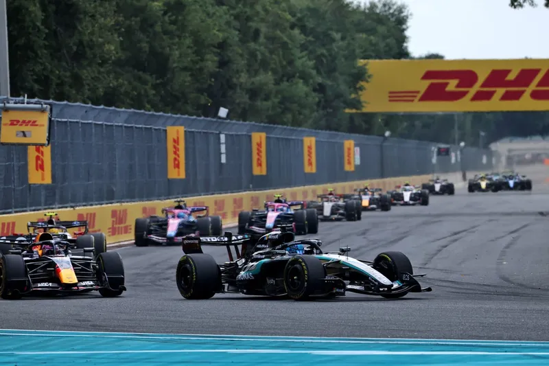 【F1赛事】FIA主席本·苏拉耶姆承诺：F1将回归V8引擎，仅保留“极小”电动化_ModFans