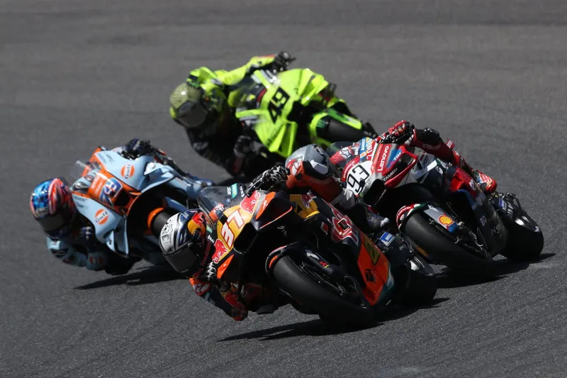 [MotoGP] 穆杰罗上演经典对决，阿科斯塔直言MotoGP“需要”更多马奎兹式缠斗-ModFans
