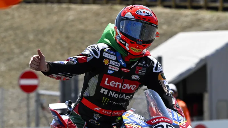 [MotoGP] 巴尼亚亚穆杰罗主场首登领奖台：最后一圈惊险守住第三，仪表盘竟显示“还有一圈”-ModFans