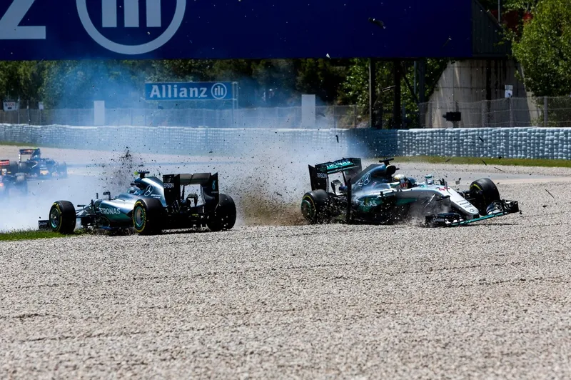 [F1] 罗斯伯格揭秘2016年与汉密尔顿碰撞：刻意改变心理，不再“太好心”-ModFans