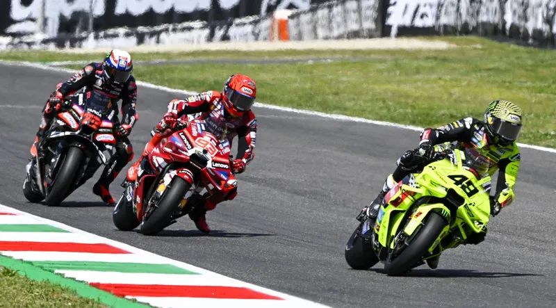 [MotoGP] 迪詹南托尼奥点破杜卡迪命门：马丁初驾阿普利亚即暴露前轮短板-ModFans