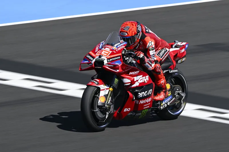 [MotoGP] 马克·马奎兹匈牙利MotoGP雨中夺杆，佩德罗·阿科斯塔遗憾错失-ModFans