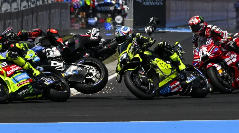 [MotoGP] 幸运打滑助巴格尼亚躲过巴拉顿MotoGP连环撞车-ModFans