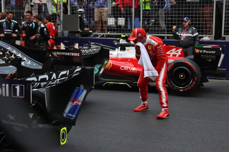 [F1] 汉密尔顿详解梅赛德斯与法拉利F1 2026赛车“天壤之别”差距-ModFans