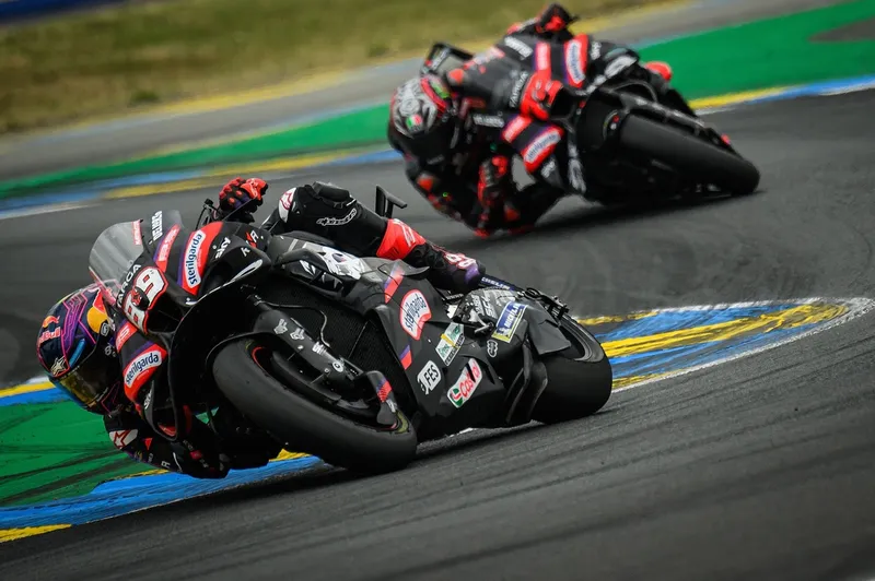 [MotoGP] Aprilia双雄截然不同：技术总监揭秘贝泽基与马丁的幕后差异-ModFans