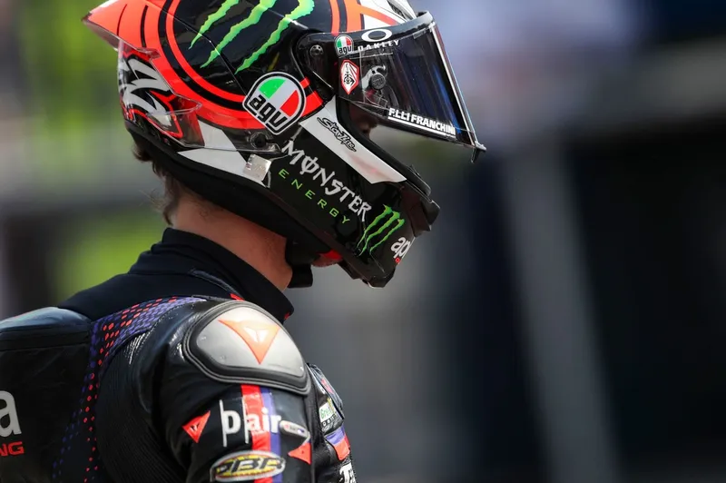 [MotoGP] Marco Bezzecchi 因在冲刺赛中击打赛道工作人员被取消捷克站参赛资格-ModFans