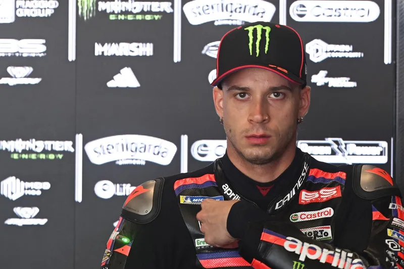 [MotoGP] 贝泽基击打赛道工作人员遭禁赛，公开致歉-ModFans