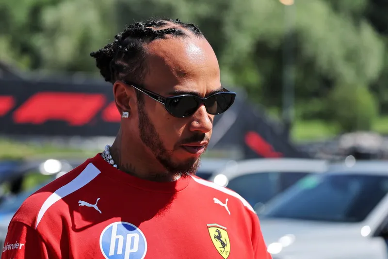 [F1] 汉密尔顿自曝巴塞罗那测试撞车致颈部椎间盘突出-ModFans