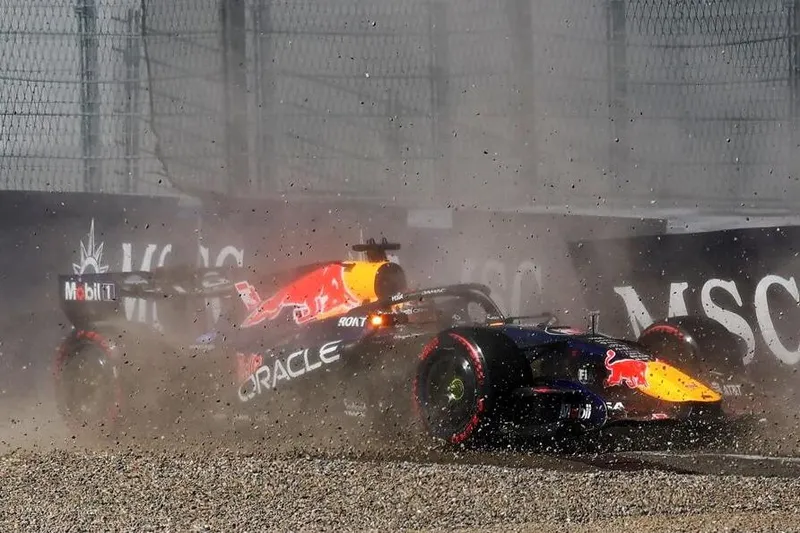 [F1] 红牛承认维斯塔潘Q3撞车系后部空力损伤所致，车队向车手致歉-ModFans