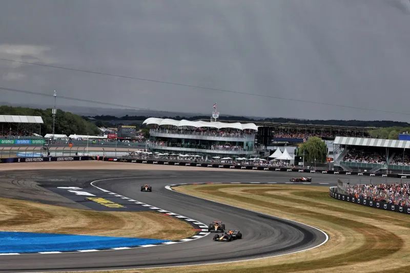 [F1] 维斯塔潘揭秘银石模拟器体验：电池管理困境让他笑出声-ModFans