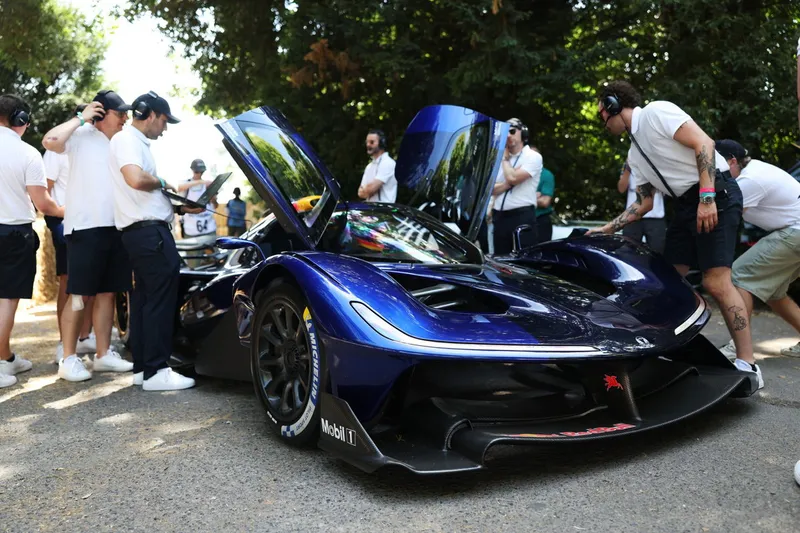 [F1] 纽维亲驾RB17超跑首秀古德伍德，红牛工程巅峰之作亮相-ModFans