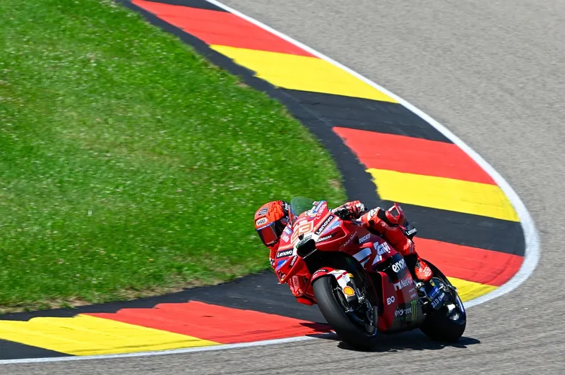 [MotoGP] 马奎兹萨克森环创纪录夺杆，杜卡迪包揽前三-ModFans
