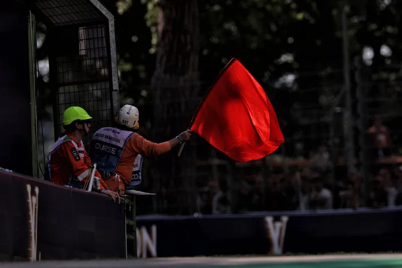 [F1] 前F1领队呼吁红旗重启：英国大奖赛安全车收尾引发争议-ModFans