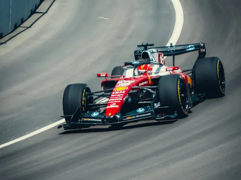 [F1] 汉密尔顿与勒克莱尔完成马德里赛道首航，F1新赛道Madring初露真容-ModFans