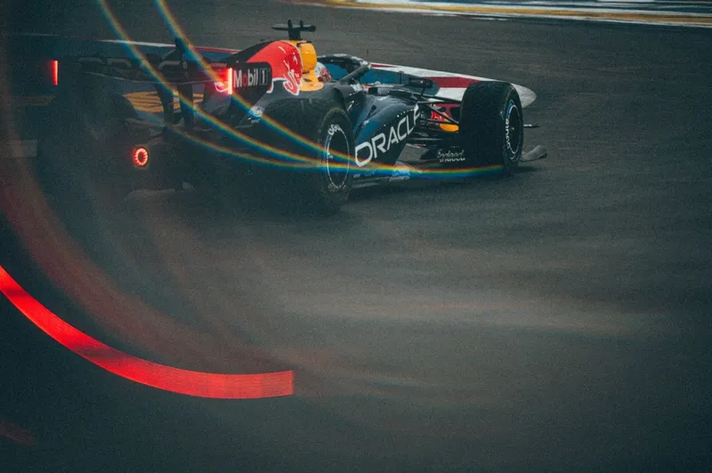 新加坡站维斯塔潘杆位汉密尔顿追猎，MotoGP印尼站轮胎规则引众怒-ModFans