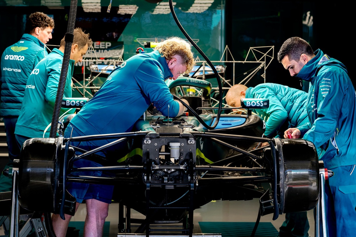 Aston Martin kept the AMR26 in Japan to test Honda vibration fixes on dyno bench_ModFans